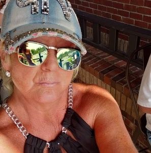 Meet your Posher, Bev